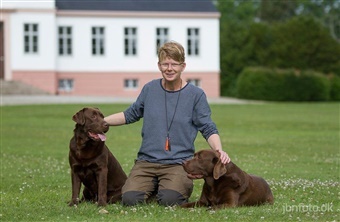 Mai-Britt fandt livsgl&aelig;den igen gennem sine labradorer