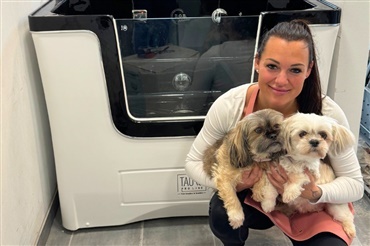 Hundekroen &aring;bner hundesalon med wellness og pelspleje